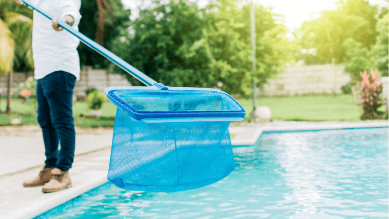 Como Limpar a Piscina 4 Passos para Manter a Água Cristalina