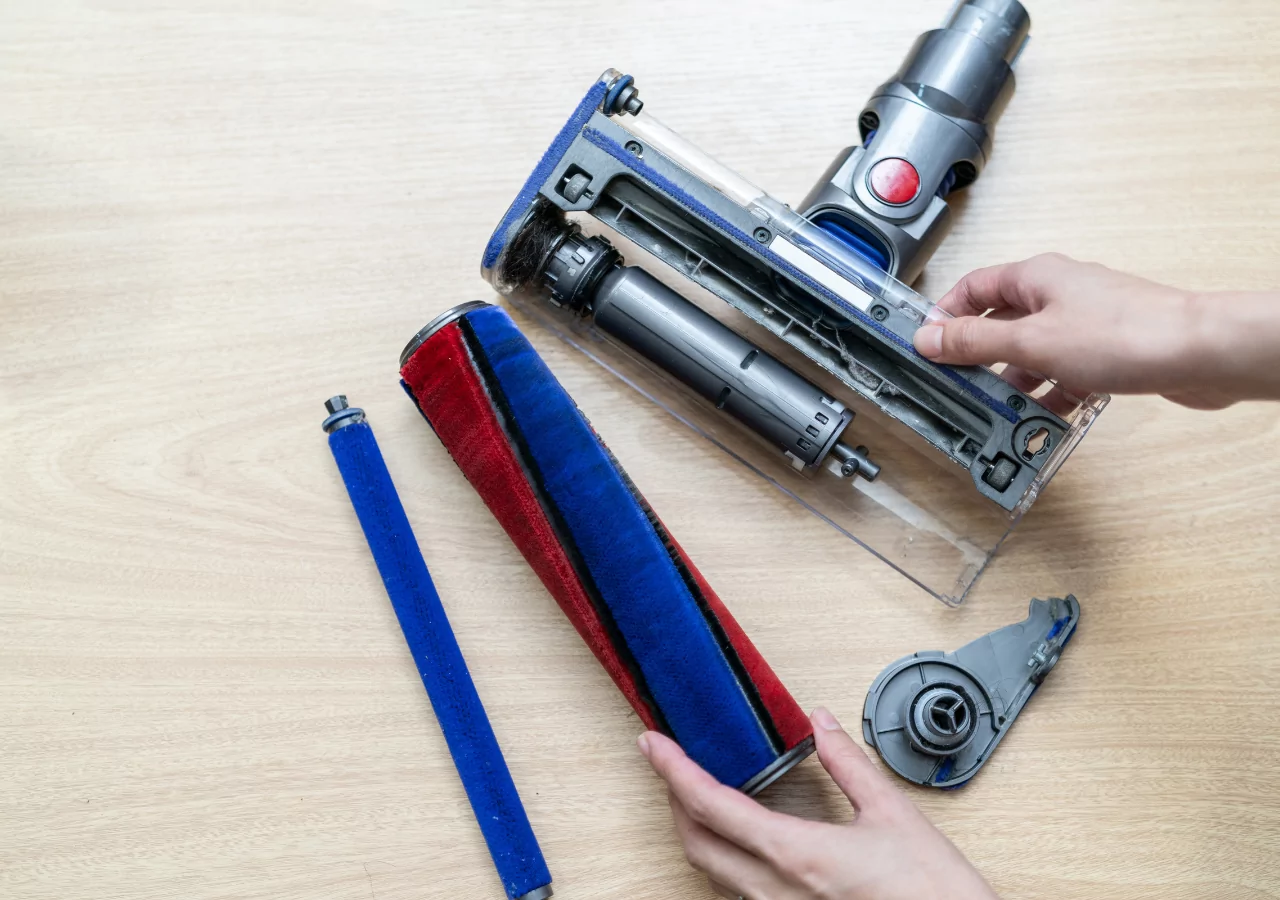 como desmontar um aspirador de pó vertical Electrolux